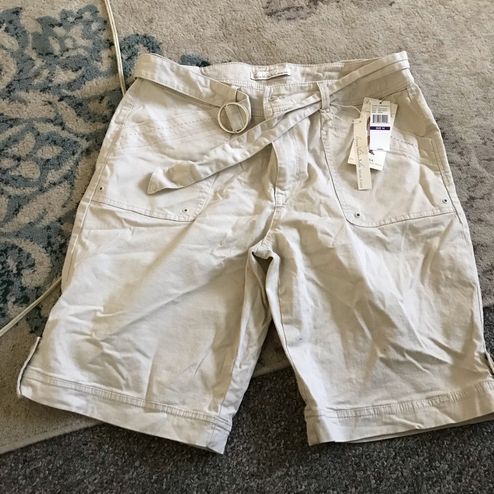 Women’s cargo shorts sz 14